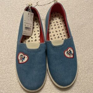 Disney x Junk Food Slip on Mickey and Minnie Mouse shoes big kids size 5. NWT